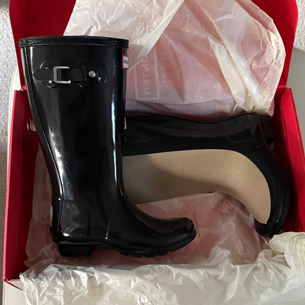 Hunter Girls Black Rain Boots “Big Kids Original Gloss” Never Worn still in box. - Picture 1 of 3